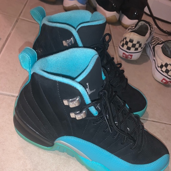 12s size 6Y - Picture 1 of 3